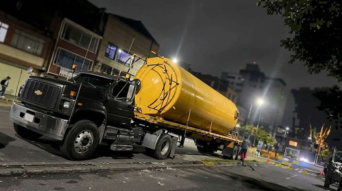 Tractomula en carretera nacional